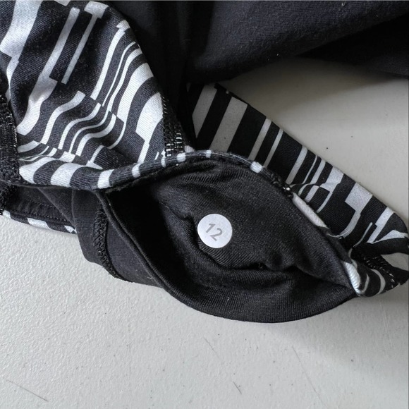 SOLD Lululemon Leggings 12 - Picture 7 of 7